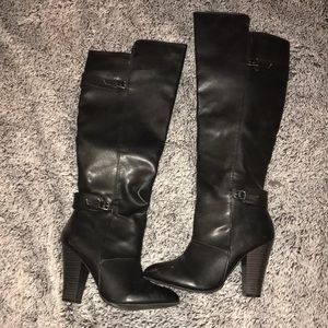 Black heeled boots